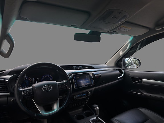 Toyota HiLux 13 of 23