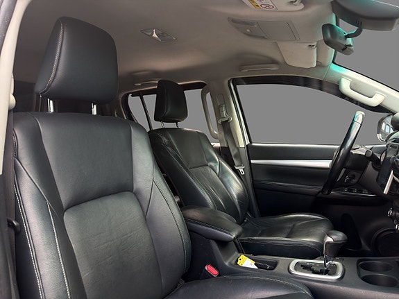 Toyota HiLux 21 of 23