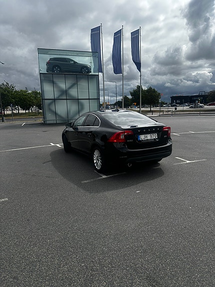 Volvo S60 4 of 5