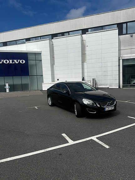 Volvo S60 3 of 5
