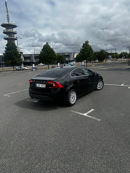 Volvo S60 2 of 5