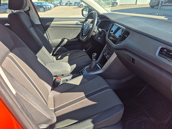 Volkswagen T-Roc 4 of 4
