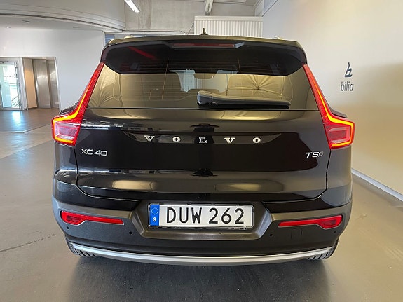 Volvo XC40 4 of 5