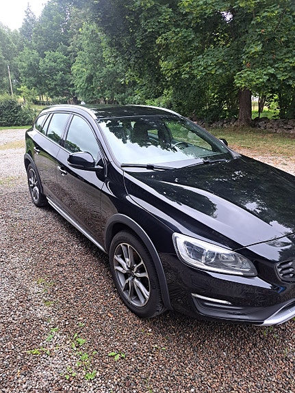Volvo V60 Cross Country 3 of 5