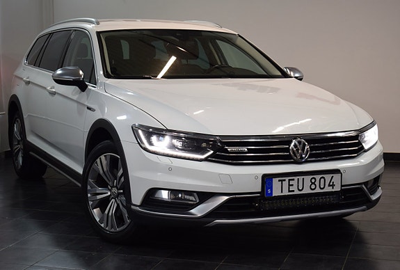 Volkswagen Passat Alltrack 2 of 5