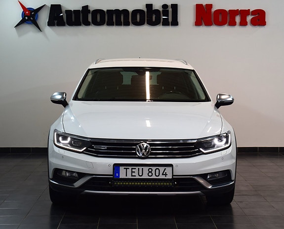 Volkswagen Passat Alltrack 3 of 5