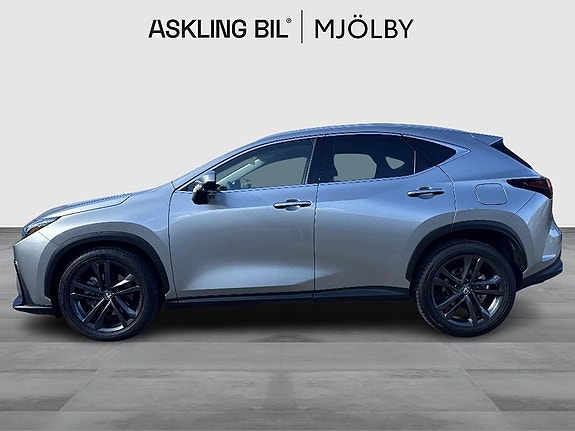 Lexus NX450h+ 3 of 5