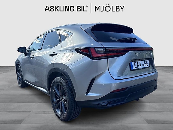 Lexus NX450h+ 2 of 5