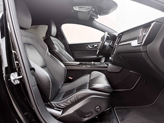 Volvo V60 14 of 30