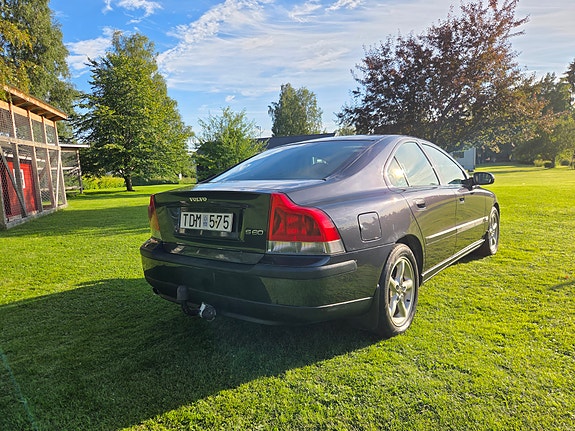Volvo S60 4 of 5
