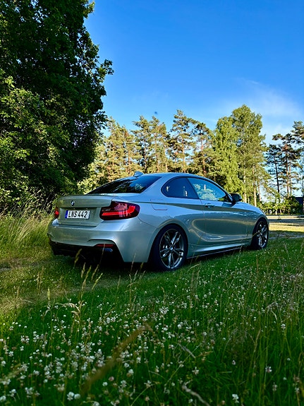 BMW M235i 3 of 5