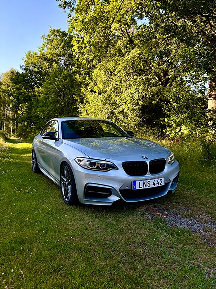 BMW M235i 2 of 5