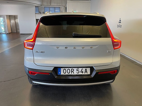 Volvo XC40 4 of 5