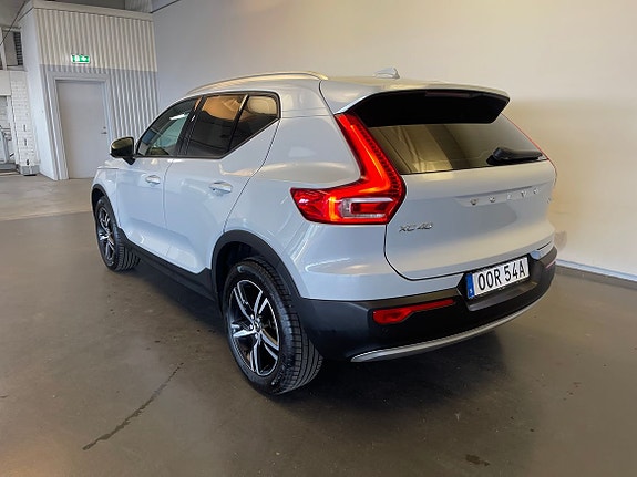 Volvo XC40 3 of 5