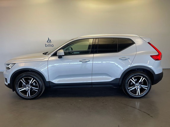 Volvo XC40 2 of 5