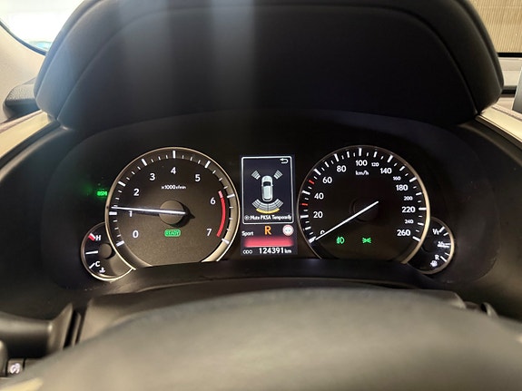 Lexus RX450h 26 of 30