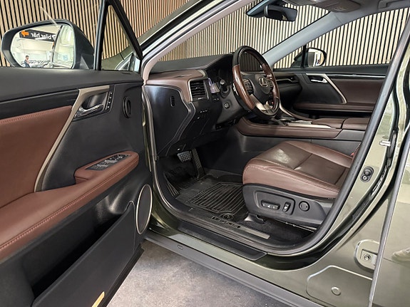 Lexus RX450h 10 of 30