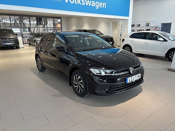 Volkswagen Polo 2 of 19