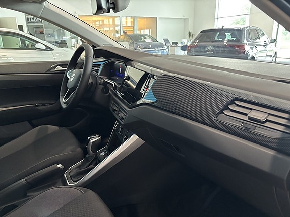 Volkswagen Polo 10 of 23