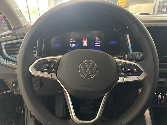 Volkswagen Polo 18 of 23