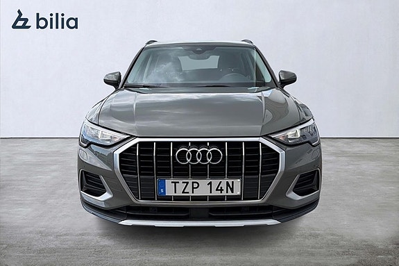 Audi Q3 2 of 5