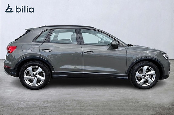 Audi Q3 3 of 5