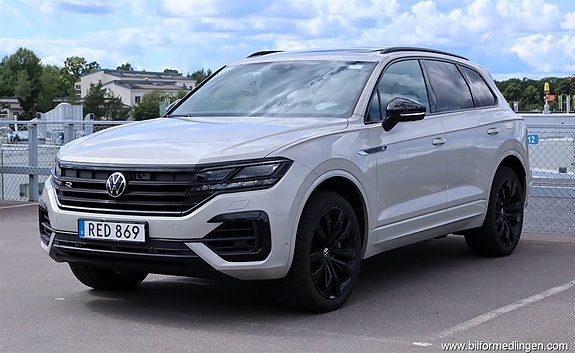 Volkswagen Touareg 2 of 5