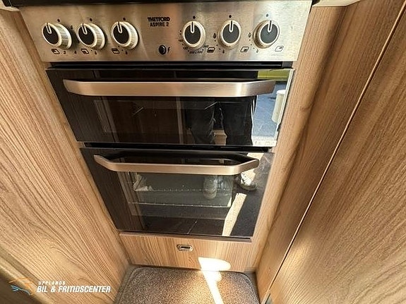 Swift Toscane 794 QB Solpanel / 3850kg 10 of 20