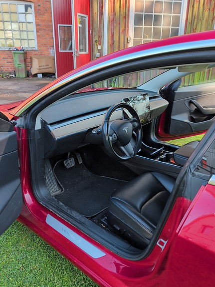 Tesla Model 3 4 of 5