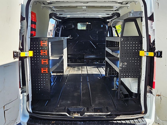 Ford Transit Custom 8 of 12