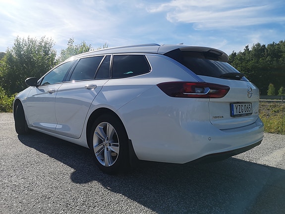 Opel Insignia 2 of 5