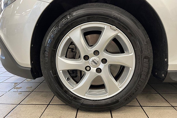 Volvo V40 Cross Country 10 of 26