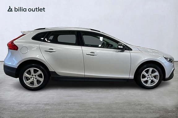 Volvo V40 Cross Country 7 of 26