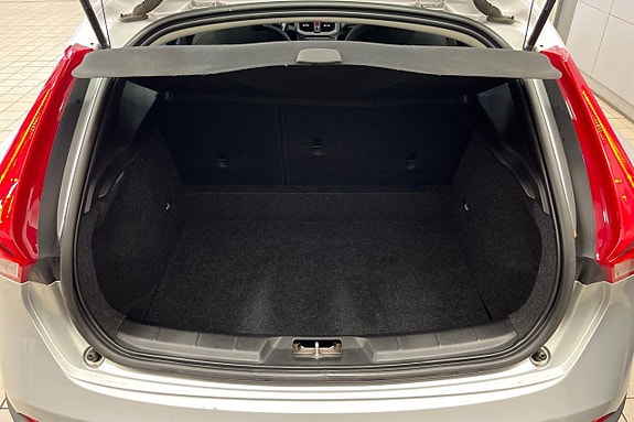 Volvo V40 Cross Country 22 of 26