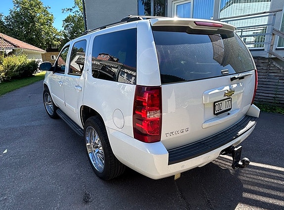 Chevrolet Tahoe 3 of 5