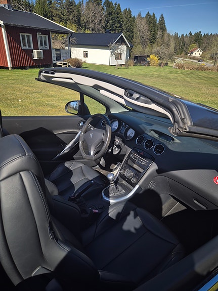 Peugeot 308 2 of 5
