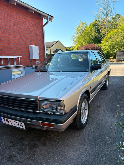 Nissan Laurel 9 of 17
