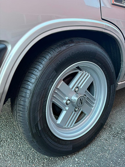 Nissan Laurel 17 of 17