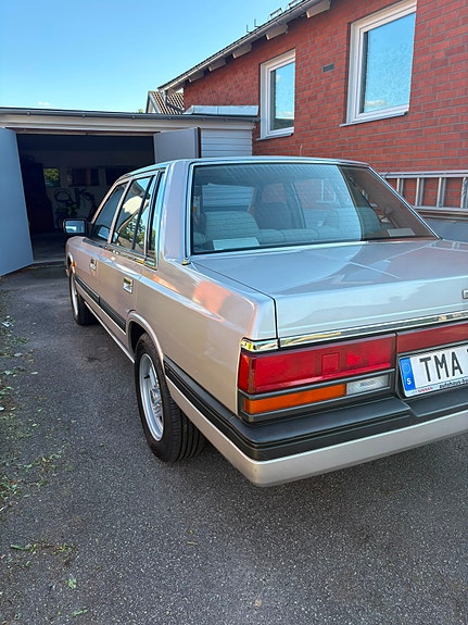 Nissan Laurel 6 of 17