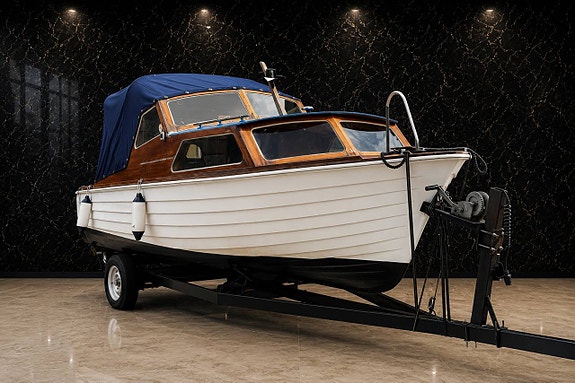 Klassisk träbåt med Volvo Penta 50 hk. Trailer Ingår