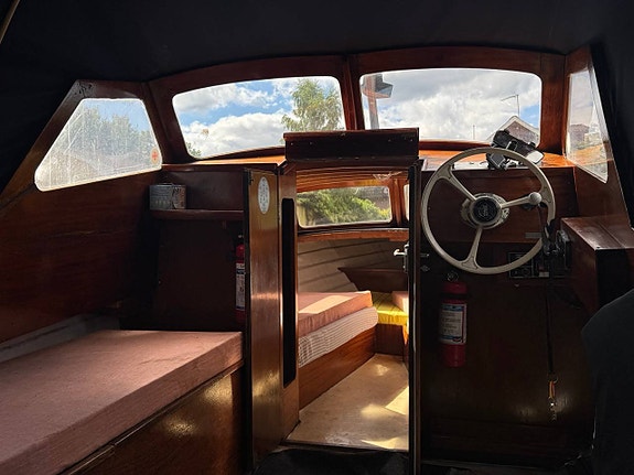 Klassisk träbåt med Volvo Penta 50 hk. Trailer Ingår 4 of 4