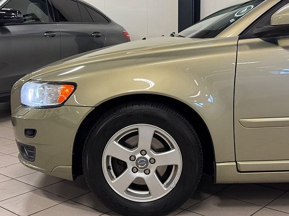 Volvo V50 4 of 5
