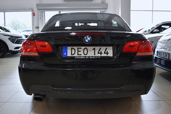 BMW 320i 4 of 5