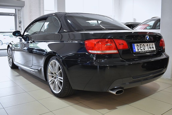 BMW 320i 3 of 5