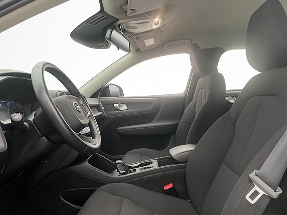 Volvo XC40 10 of 30