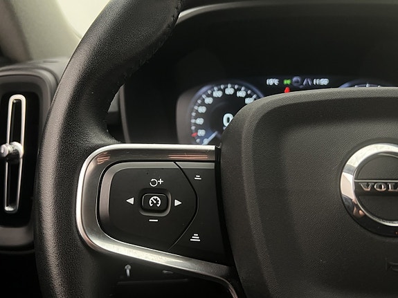 Volvo XC40 13 of 30