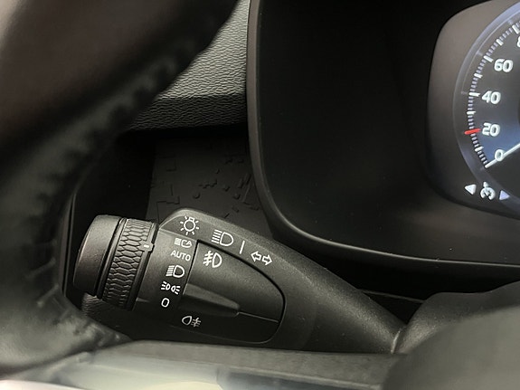 Volvo XC40 12 of 30