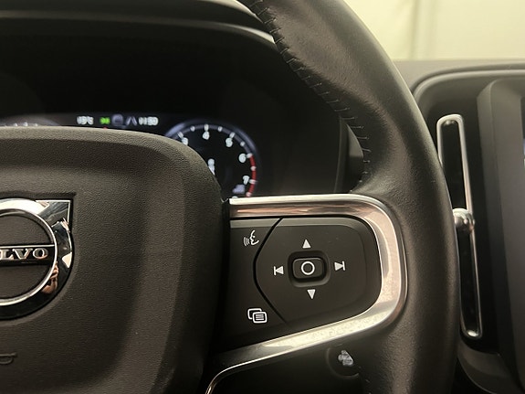 Volvo XC40 15 of 30