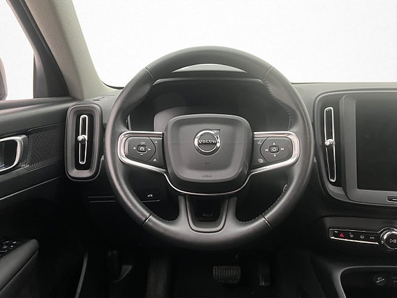 Volvo XC40 11 of 30