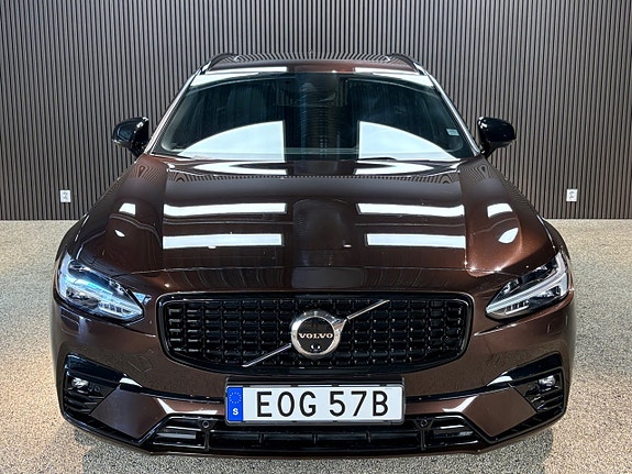 Volvo V90 2 of 5